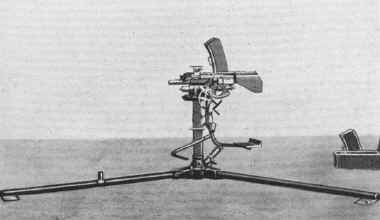 37mm_sockelflak_bw1.JPG (49280 byte)